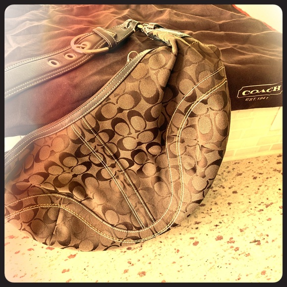 ❤️Coach Logo Handbag! - Picture 3 of 7